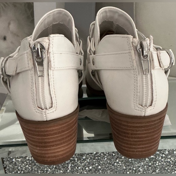 Carlos by Carlos Santana Women's White Ankle Boot - Picture 4 of 5